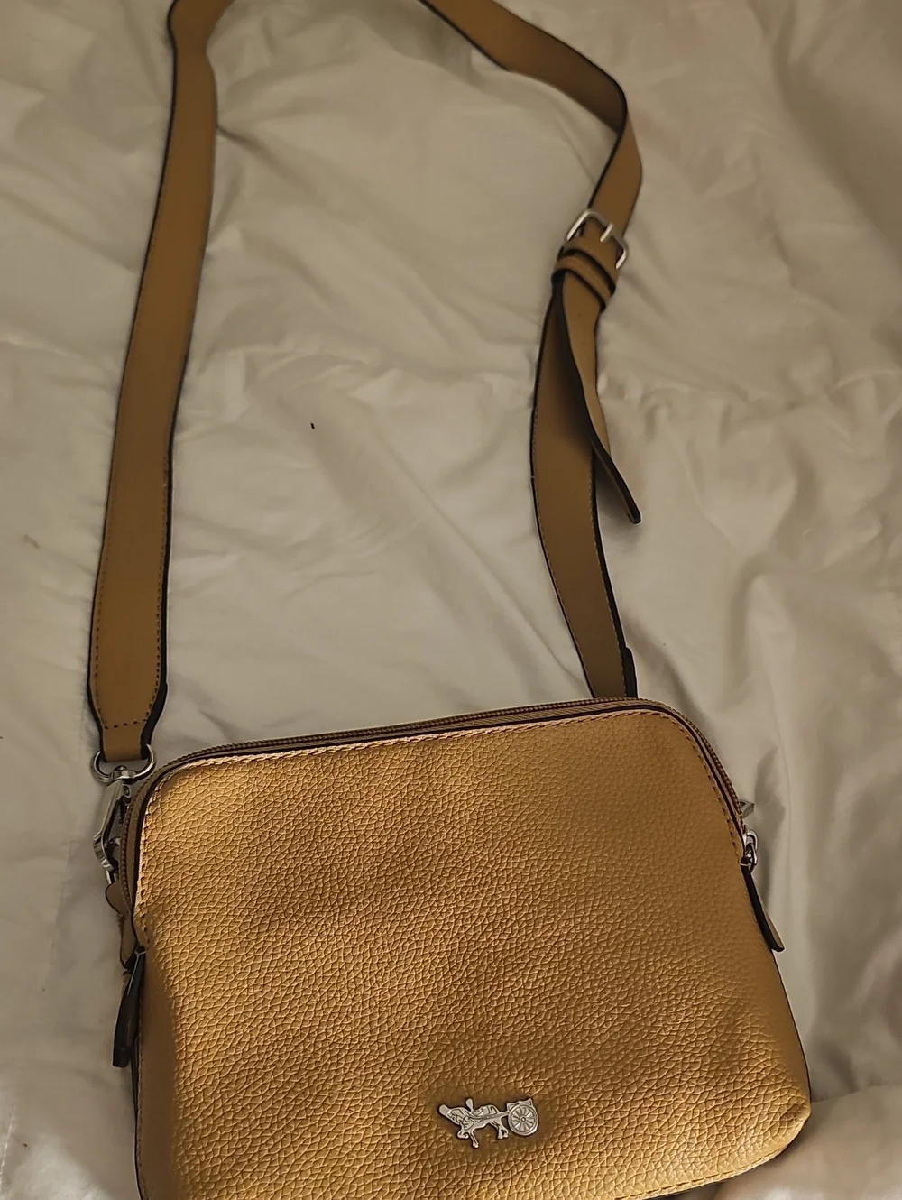 Women’s Tan Pebbled Crossbody Bag Triple Zip Blue Lining Detachable Strap